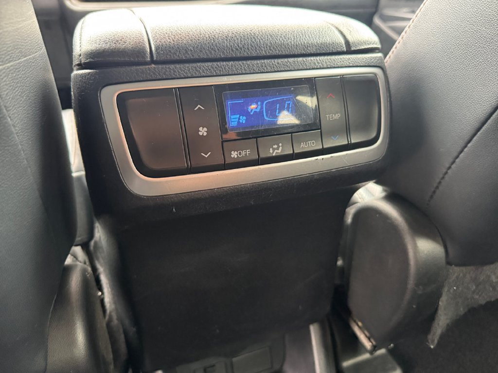 Used 2016 Toyota Highlander Limited w/ Driver Technology Package AWD/4WD image 19