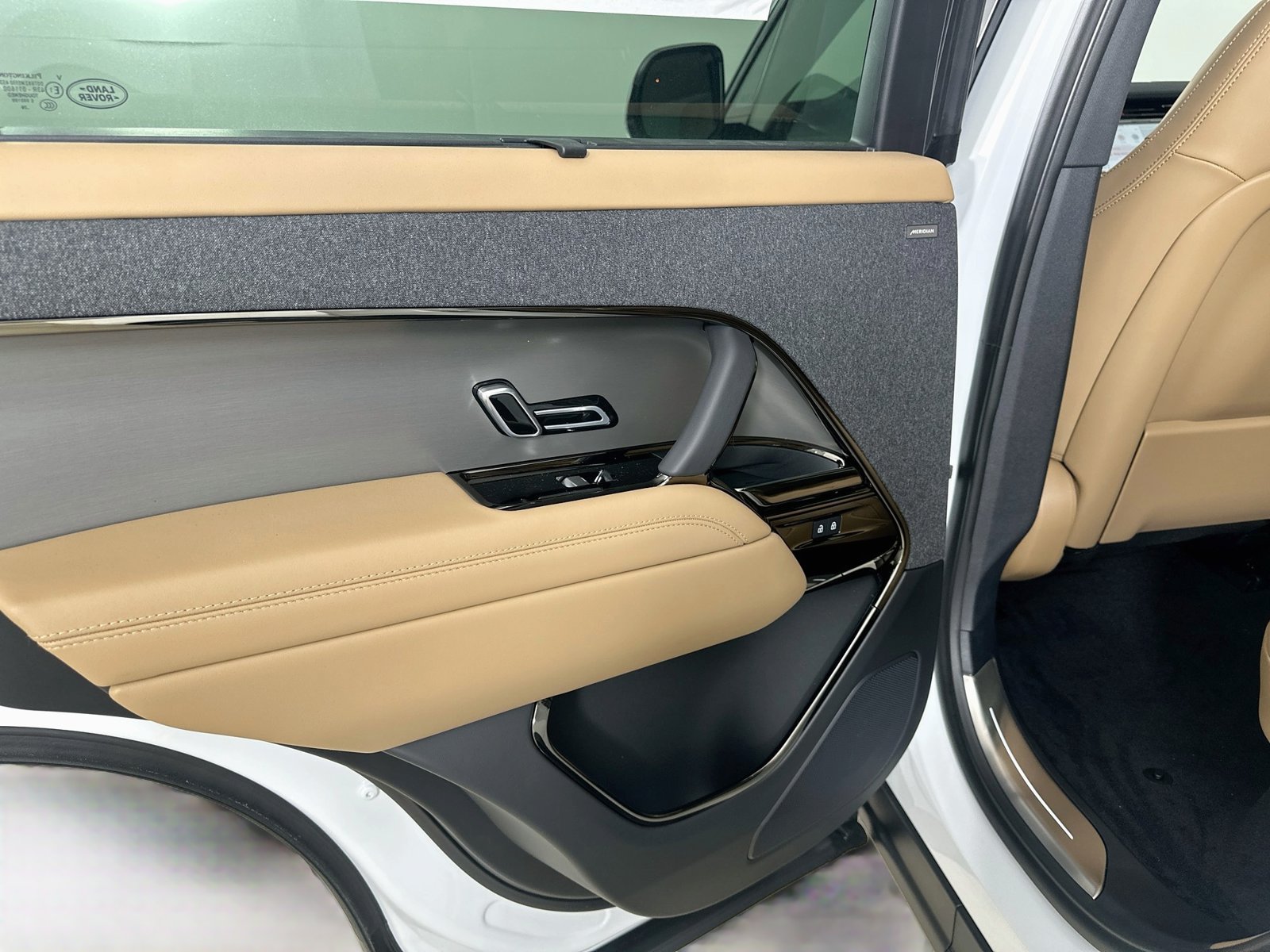 New 2027 Land Rover Range Rover Sport SE AWD/4WD image 36
