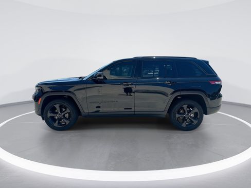 Used 2024 Jeep Grand Cherokee Altitude AWD/4WD image 6
