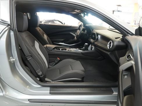 Used 2023 Chevrolet Camaro LT w/ Technology Package image 10