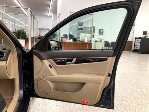Used 2014 Mercedes-Benz C 300 4MATIC Sedan image 28