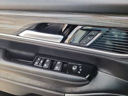 Used 2024 Jeep Wagoneer Series II AWD/4WD image 19