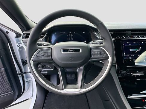New 2025 Jeep Grand Cherokee L Laredo image 7