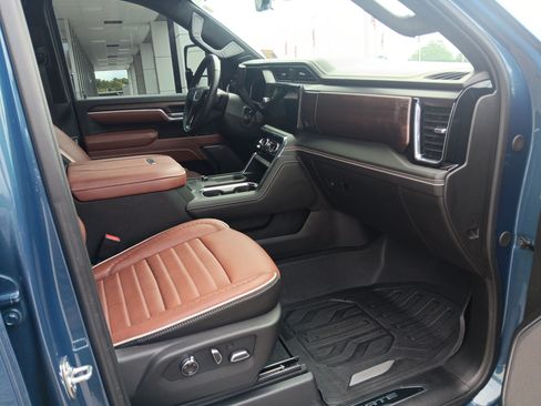 Used 2026 GMC Sierra 2500 Denali Ultimate w/ LPO, Black Badging Package AWD/4WD image 20