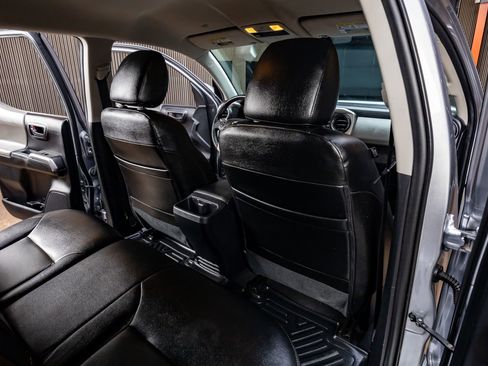 Used 2021 Toyota Tacoma SR5 RWD image 30