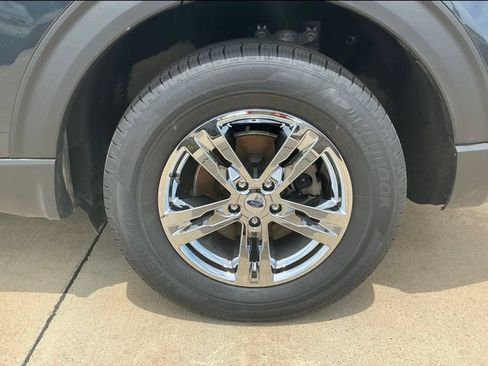 Used 2022 Ford Explorer XLT w/ Equipment Group 202A AWD/4WD image 6