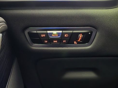 Certified 2023 BMW X7 xDrive40i w/ M Sport Package image 28