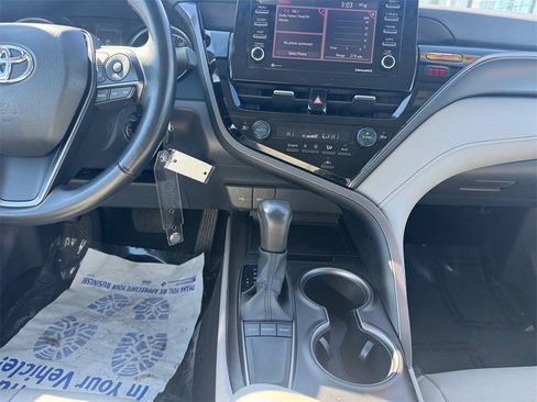 Used 2024 Toyota Camry SE image 11