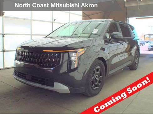 Used 2025 Kia Carnival image 1