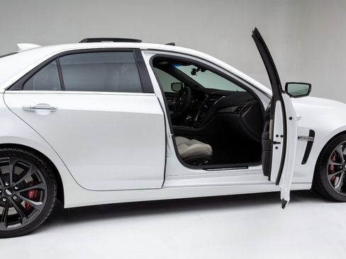 Used 2019 Cadillac CTS V w/ Carbon Fiber Package image 29