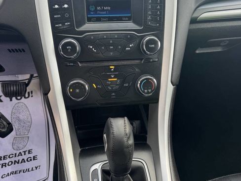 Used 2015 Ford Fusion SE image 14
