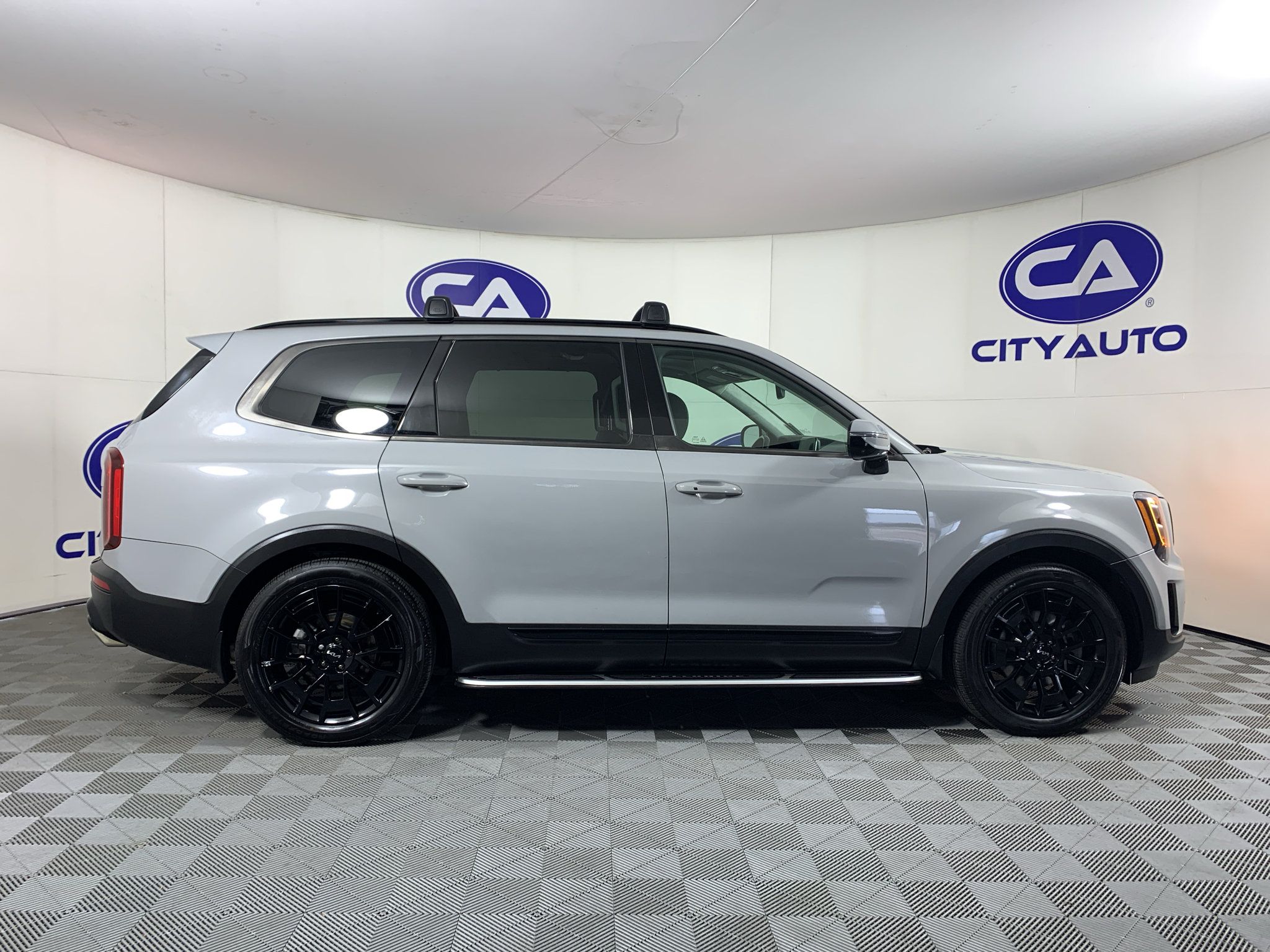 Used 2022 Kia Telluride SX w/ SX Prestige Package AWD/4WD image 2