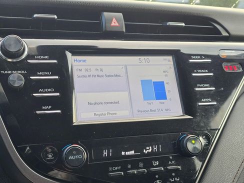 Used 2019 Toyota Camry LE image 19