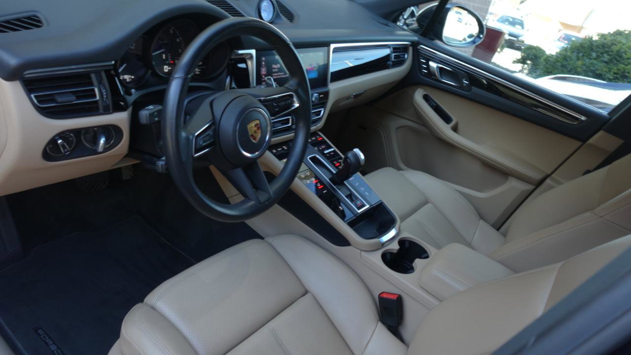 Used 2022 Porsche Macan w/ Premium Package AWD/4WD image 8