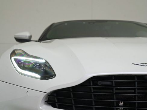 Used 2018 Aston Martin DB11 Base image 33