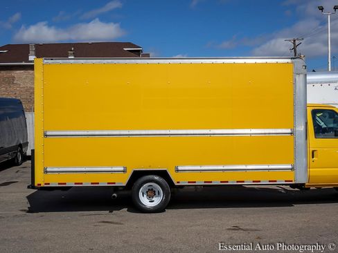 Used 2019 Ford E-350 and Econoline 350 Super Duty image 9