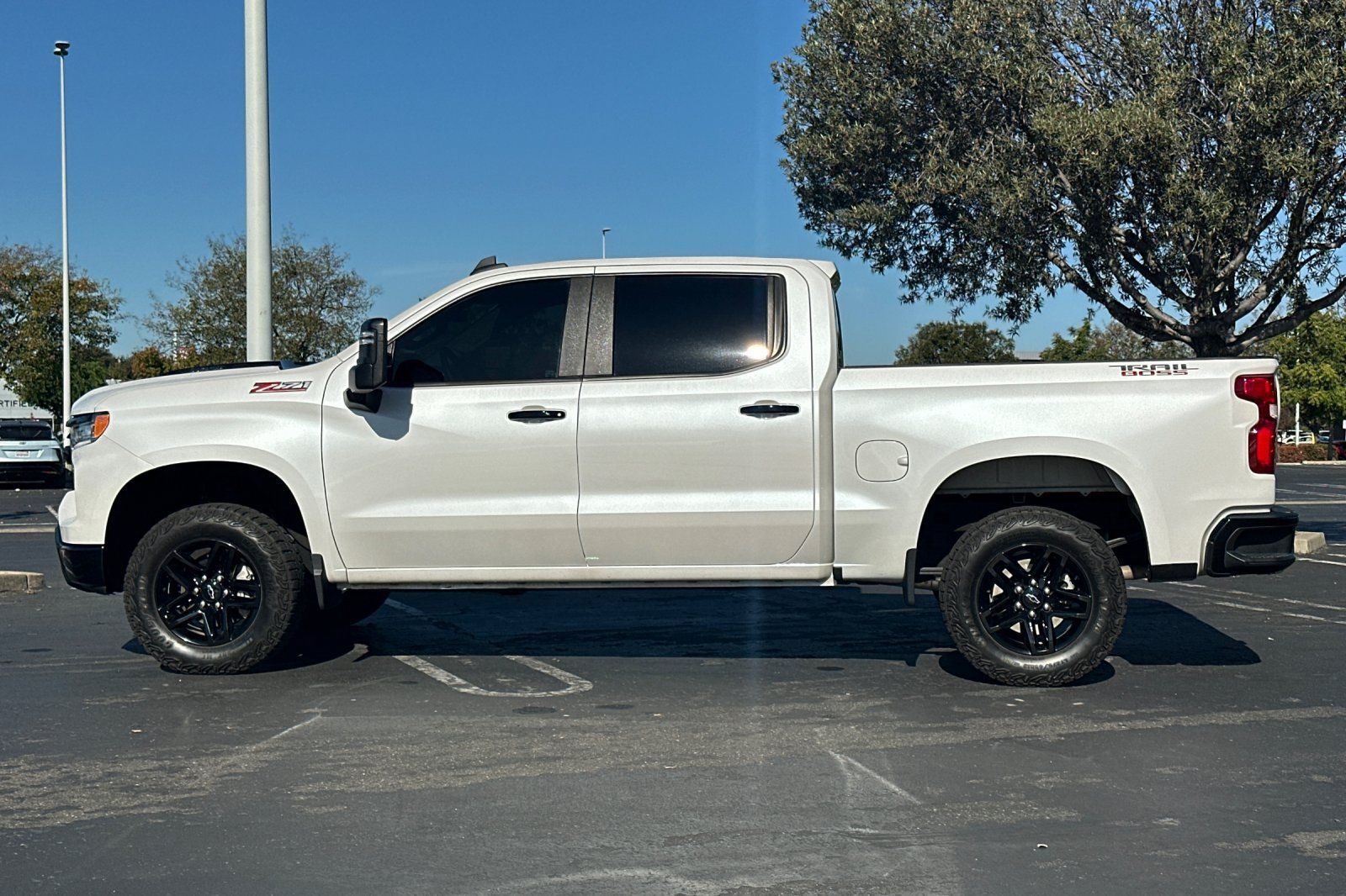 Used 2024 Chevrolet Silverado 1500 LT Trail Boss w/ Convenience Package II AWD/4WD image 7