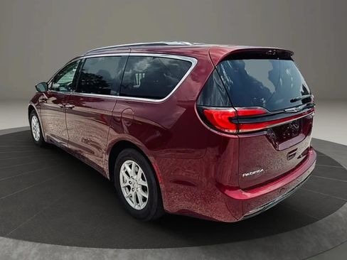 Used 2021 Chrysler Pacifica Touring-L FWD image 3