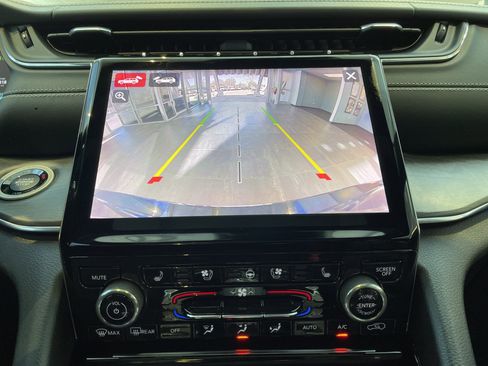 Used 2023 Jeep Grand Cherokee Overland w/ Advanced Protech Group III image 28