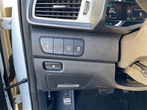 Used 2019 Kia Niro LX image 27