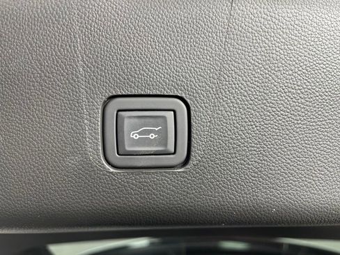 Certified 2023 Chevrolet Traverse LT FWD image 12