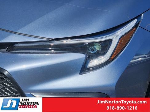 Used 2025 Toyota Corolla SE w/ SE Premium Package FWD image 11