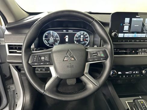 Used 2024 Mitsubishi Outlander SE image 14