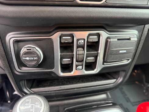 Used 2024 Jeep Wrangler Unlimited Sahara AWD/4WD image 18