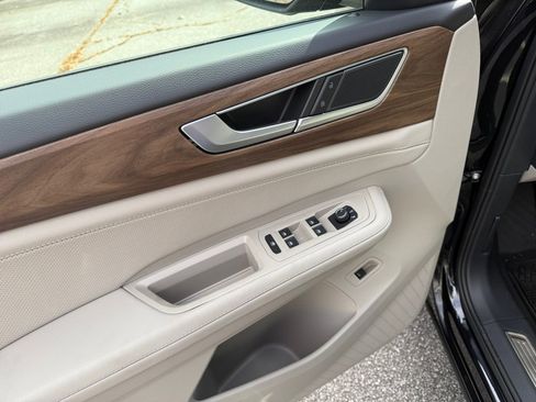 New 2026 Volkswagen Atlas SE image 32