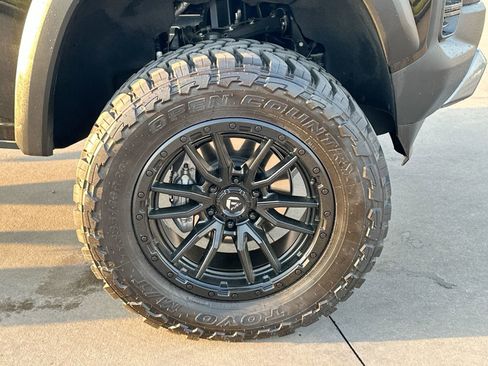 Used 2024 Chevrolet Colorado Trail Boss w/ Technology Package image 10