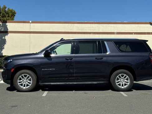 Used 2024 Chevrolet Suburban LT image 7