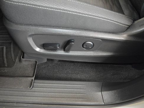 Used 2025 Nissan Pathfinder SV w/ SV Premium Package AWD/4WD image 32