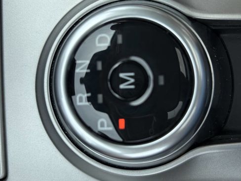 Used 2020 Ford Explorer Platinum w/ Premium Technology Package image 24