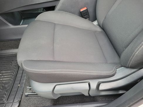 Used 2024 Nissan Rogue S image 10