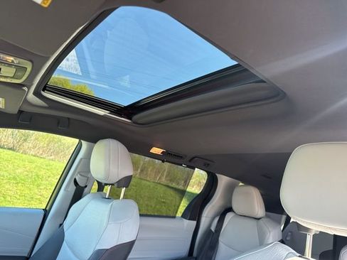 Used 2023 Toyota Sienna XSE image 11