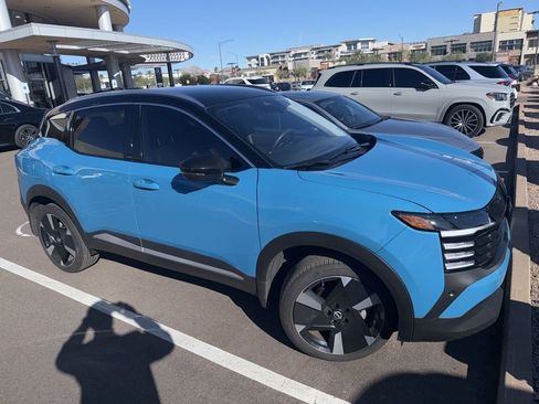 Used 2025 Nissan Kicks SR image 2