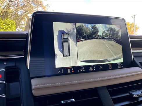 Used 2024 Chevrolet Suburban Premier image 25