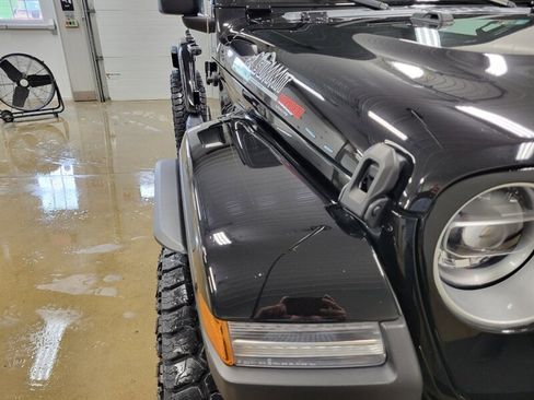 Used 2021 Jeep Wrangler Unlimited Sahara AWD/4WD image 34