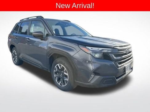 Used 2025 Subaru Forester Premium image 1