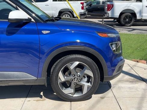 Certified 2021 Hyundai Venue SEL image 13