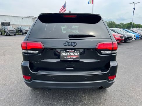 Used 2018 Jeep Grand Cherokee Laredo AWD/4WD image 6