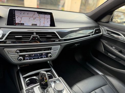 Used 2018 BMW 740i image 11