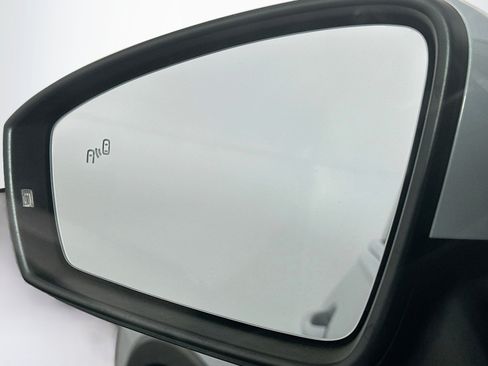 Used 2018 Volkswagen Tiguan SE FWD image 16
