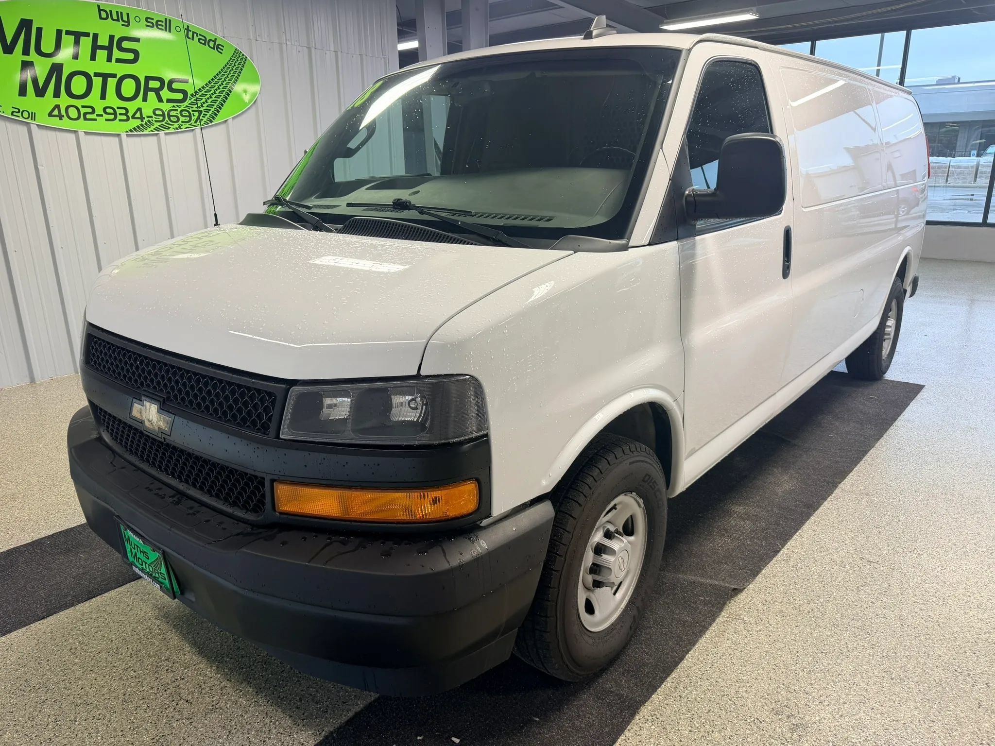 Used 2018 Chevrolet Express 3500 Extended w/ Driver Convenience Package RWD image 1
