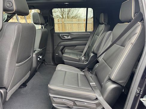 Used 2023 GMC Yukon XL SLT image 18