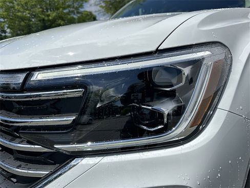 New 2025 Volkswagen Atlas SE image 9