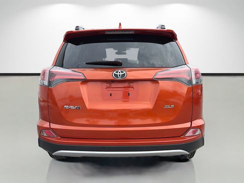 Used 2016 Toyota RAV4 XLE FWD image 4