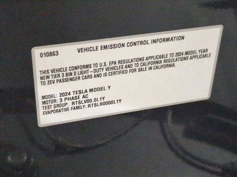 Used 2024 Tesla Model Y 2WD image 28