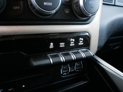 Used 2019 RAM 1500 Laramie image 34