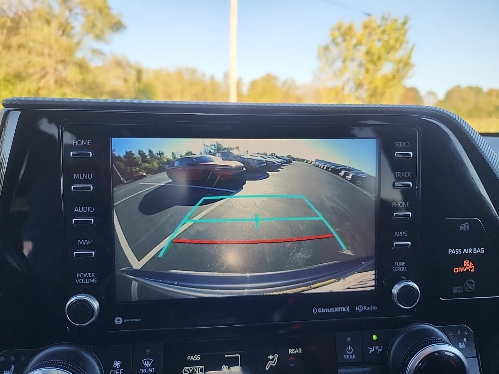 Used 2022 Toyota Highlander XSE AWD/4WD image 21